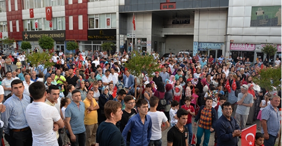 HENDEK “VATAN SANA CANIM FEDA” SESLERİYLE İNLEDİ