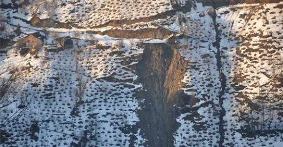 AFET RİSKİ NEDENİYLE YAPILANMA YASAKLANDI
