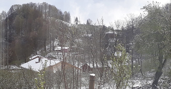 Hendek'in Terasına Kar Yağdı