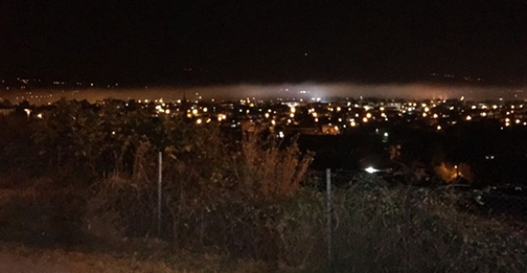 HENDEK’İN ÜZERİNE YANGIN DUMANI ÇÖKTÜ