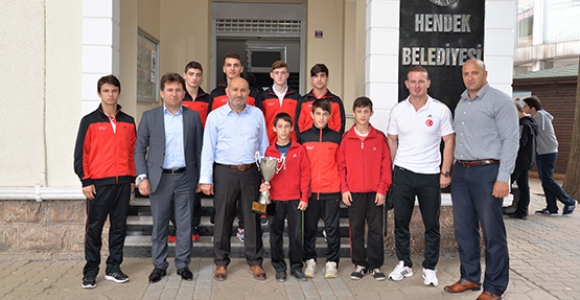 HENDEKLİ 10 GÜREŞÇİ MİLLİ TAKIM KAMPINDA