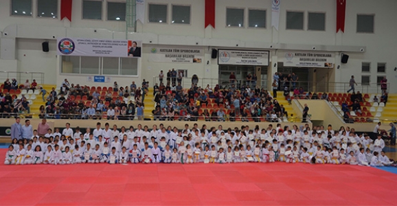 HENDEKLİ 217 KARATECİ TERFİ ETTİ