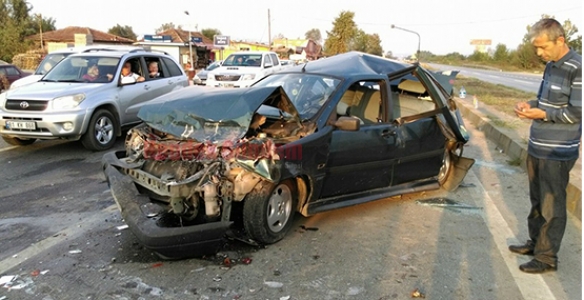 HENDEK’Lİ 3 KİŞİ KAZAYI HAFİF YARALANARAK ATLATTI 