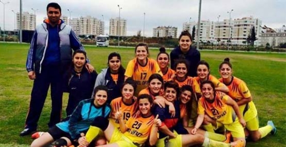 HENDEK’Lİ ANTRENÖRÜN TAKIMI DÜNYA ŞAMPİYONASINDA 