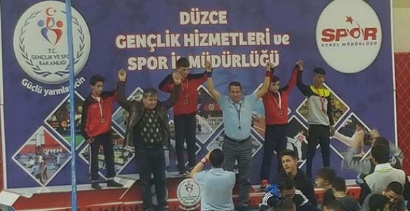 HENDEKLİ GÜREŞÇİLER DÜZCE’DEN BAŞARIYLA DÖNDÜ