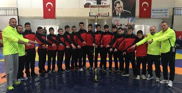 HENDEKLİ GÜREŞÇİLER UŞAK’I SALLADI