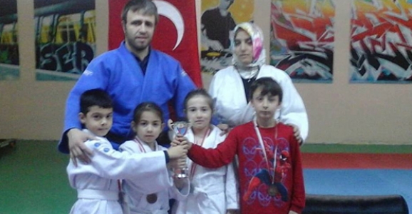 HENDEK’Lİ JUDOCULAR TAKIM HALİNDE ÜÇÜNCÜ OLDU