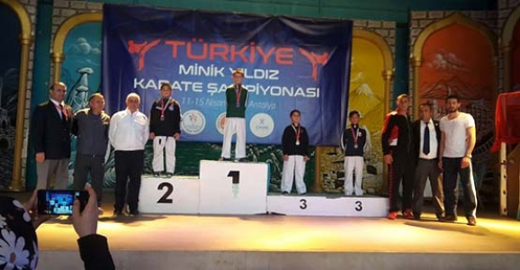 HENDEK’Lİ KARATECİLER DÖRT MADALYA İLE DÖNDÜ