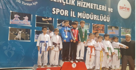 HENDEK’Lİ KARATECİLER TAKIM ŞAMPİYONU