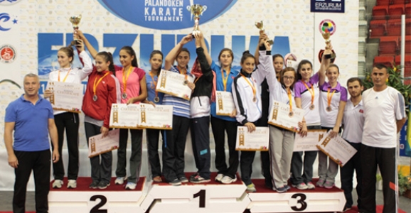 HENDEKLİ KARATECİLER'DEN 3 ALTIN 3 GÜMÜŞ 3 BRONZ