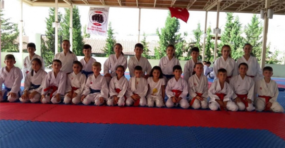 HENDEKLİ KARATECİLERE MORAL ANTRENMANI