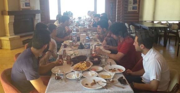 HENDEKLİ KARATECİLERE MORAL KAHVALTISI