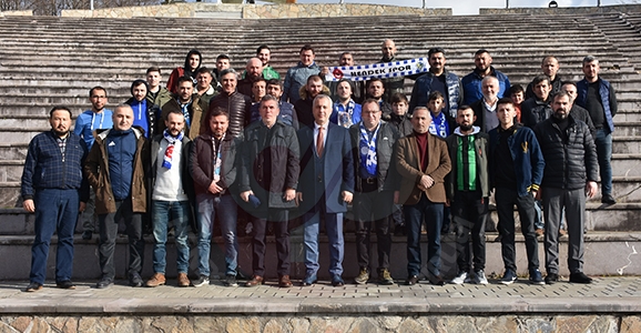 Hendekli Taraftarlar Maça Kilitlendi