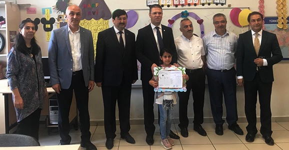 Hendek’te 15049 Öğrenci Karne Aldı