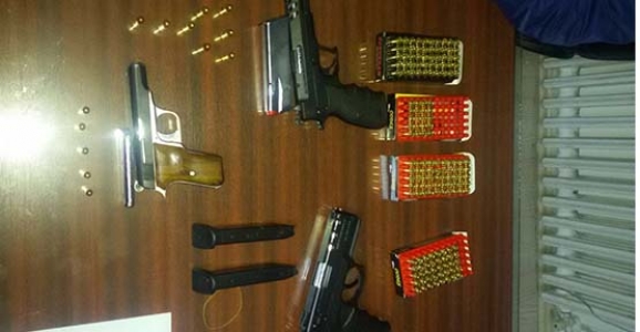 HENDEK’TE 2 RUHSATSIZ VE 1.KURU SIKI TABANCA  ELE GEÇİRİLDİ