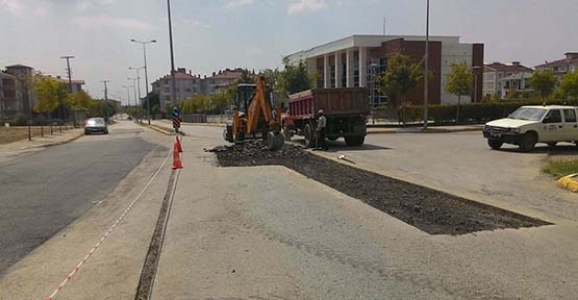 HENDEK’TE ASFALT VE YAMA DEVAM EDİYOR