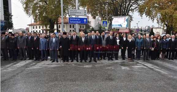 Hendek’te Atatürk Saygıyla Anıldı
