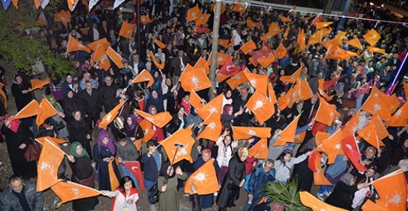 HENDEKTE COŞKULU “ EVET “  KUTLAMASI 