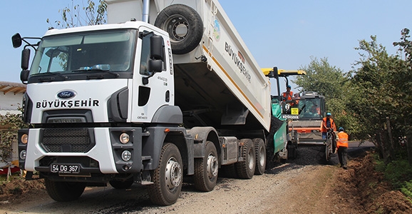 Hendek’te Mahalle Yolları Büyükşehir’le Yenileniyor