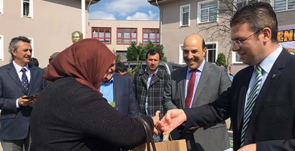 HENDEK’TE ORMANCILIK GÜNÜNDE FİDAN DAĞITILDI