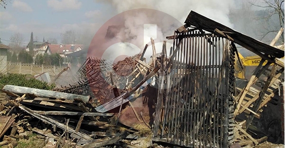 Hendek’te Samanlık Yangını