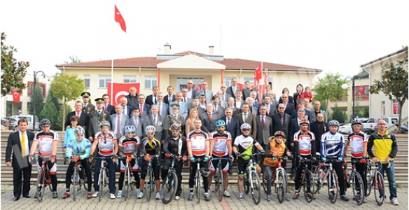 HENDEK’TE SPORCULAR ÖDÜLLENDİRİLDİ