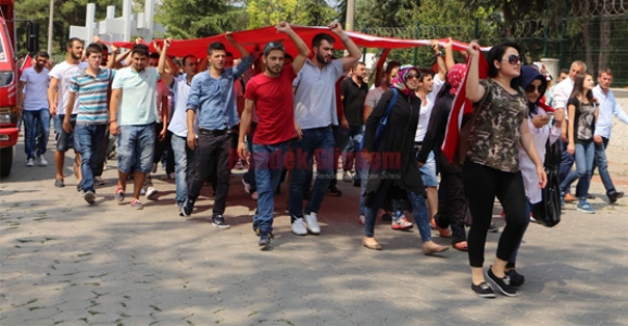 HENDEK’TE TERÖRE LANET YÜRÜYÜŞÜ DÜZENLENDİ