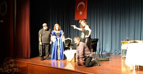 Hendek’te Tiyatro Keyfi