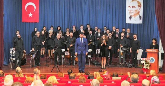 Hendek’te Türk Halk Müziği Konseri Düzenlendi