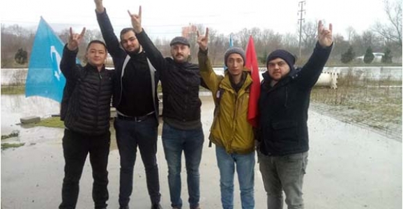 Hendek’te Ülkücüler Türkistan’lı Gençleri Karşıladı