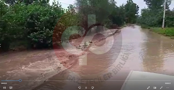 Hendek’te yağış hayatı felç etti