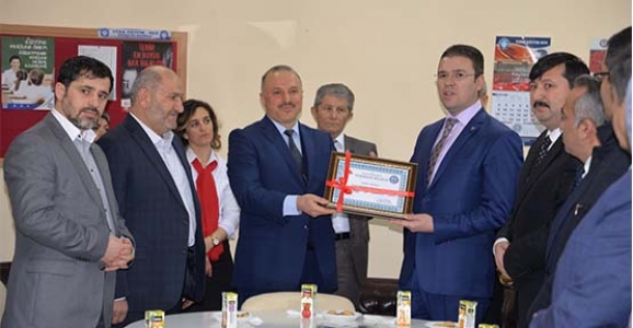 HENDEK’TE YARIYIL KARNELERİ DAĞITILDI