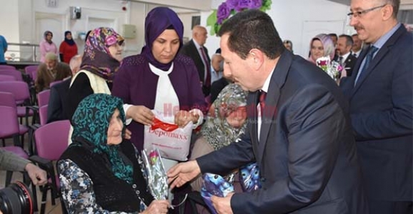 HENDEK’TE YAŞLILAR HAFTASI KUTLANDI