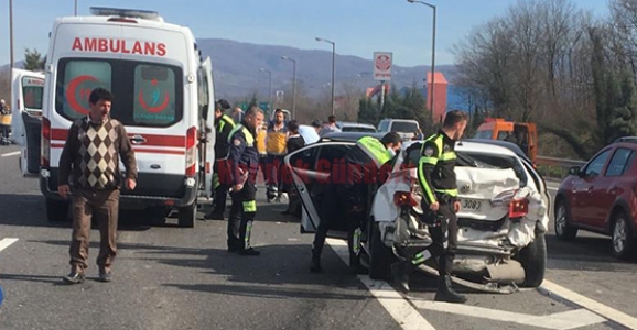 Hendek’te Zincirleme Kaza 8 Yaralı