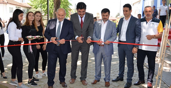 HER SINIFIN BİR YETİM KARDEŞİ VAR