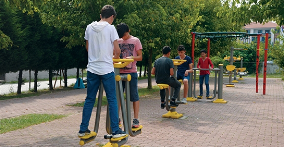 HER YAŞTAN İNSANA YAŞAM ALANI