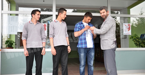 HİMDER BAŞARIYI YAPTIĞI TÖRENDE ÖDÜLLENDİRDİ