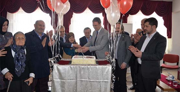 HUZUREVİ SAKİNLERİ GÜNLERİNİ KUTLADI