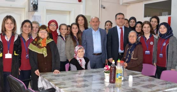 HUZUREVİNDE AŞURE GÜNÜ