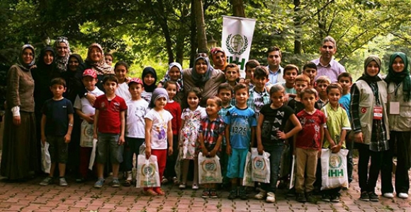 İHH ÇOCUKLARIN YÜZÜNÜ GÜLDÜRDÜ