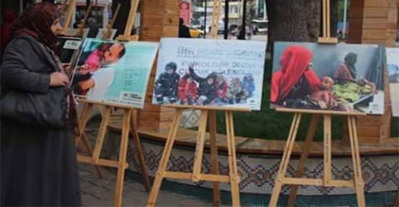 İHH’DAN RESİM SERGİSİ VE YETİM SOFRASINA DAVET   