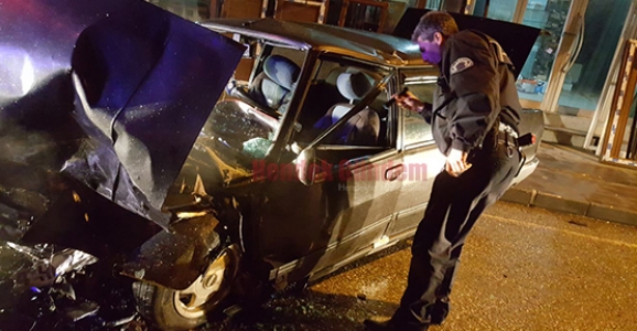 HENDEK'TE KAZA DÖRT KİŞİ YARALANDI