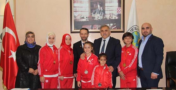 İNCİ’DEN ŞAMPİYONLARA ALTIN