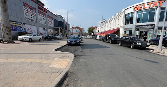 İTFAİYE CADDESİ’NE ASFALT ATILDI