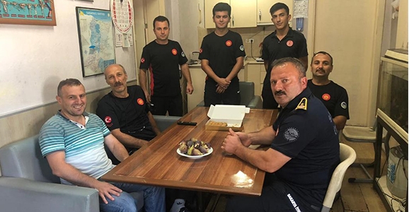 İtfaiye Ekiplerine Teşekkür'e Gitti