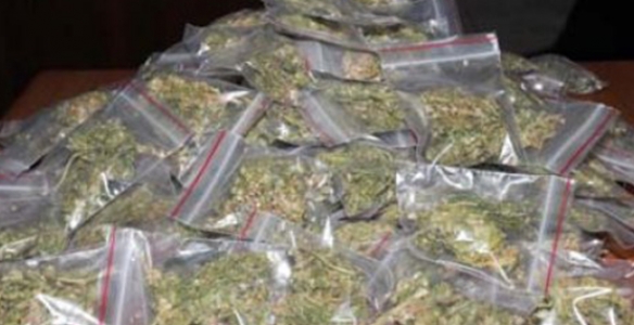 JANDARMA YAPTIĞI OPERASYONDA 1 KG ESRAR ELE GEÇİRDİ