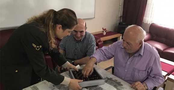 JANDARMA’DAN BABALAR GÜNÜ ZİYARETİ