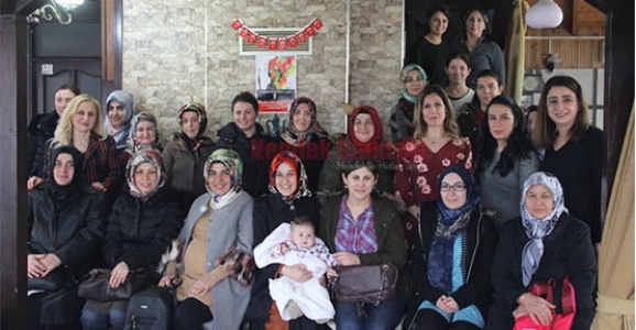 KADIN SAĞLIKÇILAR HENDEK’TE YEMEKTE BULUŞTU