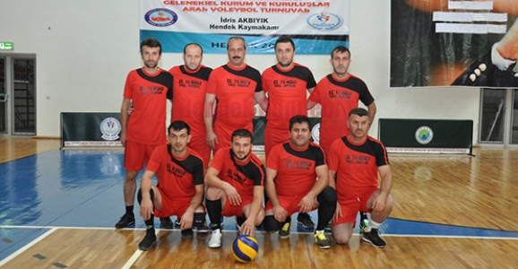 KAMYONCULAR’DAN VOLEYBOL DERSİ