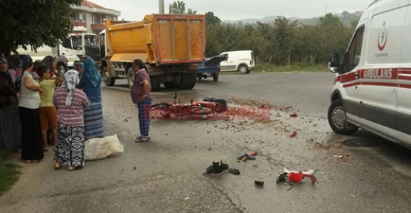 KAMYONUN ÇARPTIĞI MOTOR SÜRÜCÜSÜ AĞIR YARALANDI